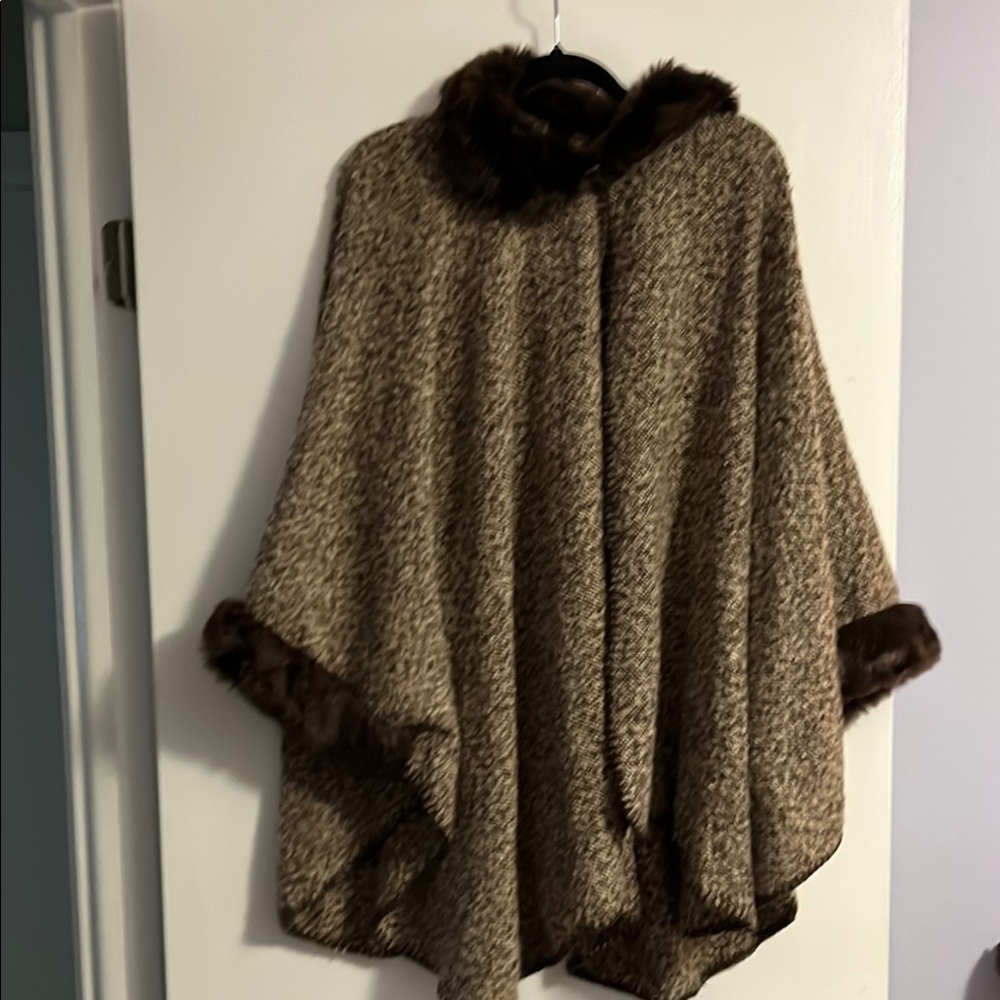 Elegant Brown Faux Fur Trimmed Cape